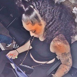 Meet your Posher, Hilary